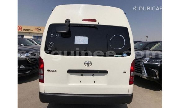 Acheter Import Voiture Toyota Hiace Blanc à Import - Dubai, Conakry Acheter Import Voiture Toyota Hiace Blanc à Import - Dubai, Conakry