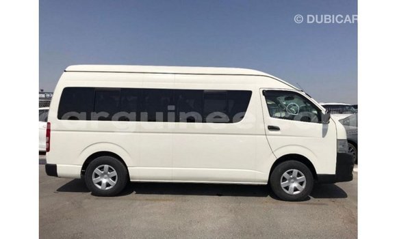 Acheter Import Voiture Toyota Hiace Blanc à Import - Dubai, Conakry Acheter Import Voiture Toyota Hiace Blanc à Import - Dubai, Conakry
