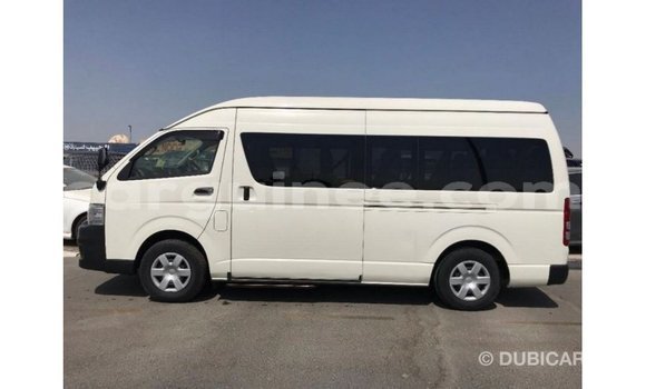 Acheter Import Voiture Toyota Hiace Blanc à Import - Dubai, Conakry Acheter Import Voiture Toyota Hiace Blanc à Import - Dubai, Conakry
