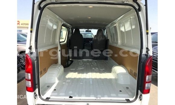 Acheter Import Voiture Toyota Hiace Blanc à Import - Dubai, Conakry Acheter Import Voiture Toyota Hiace Blanc à Import - Dubai, Conakry