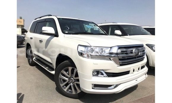 Buy Import Toyota Land Cruiser White Car in Import - Dubai in Conakry Buy Import Toyota Land Cruiser White Car in Import - Dubai in Conakry