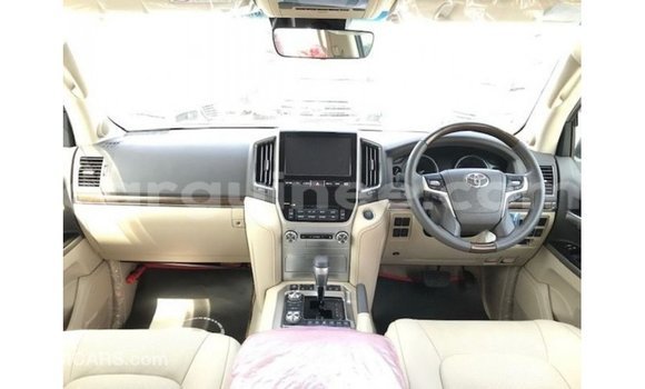 Buy Import Toyota Land Cruiser White Car in Import - Dubai in Conakry Buy Import Toyota Land Cruiser White Car in Import - Dubai in Conakry