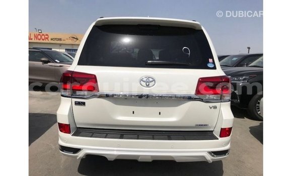 Buy Import Toyota Land Cruiser White Car in Import - Dubai in Conakry Buy Import Toyota Land Cruiser White Car in Import - Dubai in Conakry