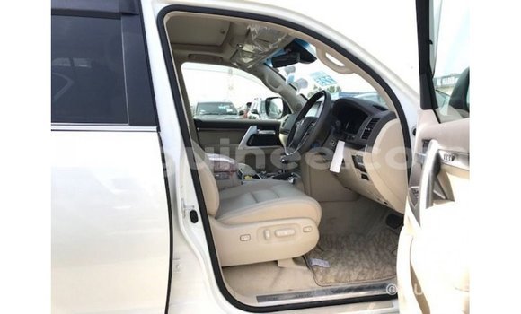 Buy Import Toyota Land Cruiser White Car in Import - Dubai in Conakry Buy Import Toyota Land Cruiser White Car in Import - Dubai in Conakry