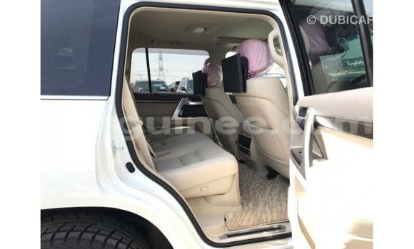 Buy Import Toyota Land Cruiser White Car in Import - Dubai in Conakry Buy Import Toyota Land Cruiser White Car in Import - Dubai in Conakry