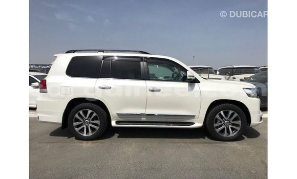 Buy Import Toyota Land Cruiser White Car in Import - Dubai in Conakry Buy Import Toyota Land Cruiser White Car in Import - Dubai in Conakry