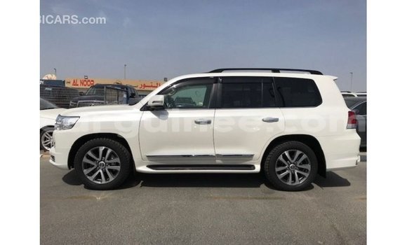 Buy Import Toyota Land Cruiser White Car in Import - Dubai in Conakry Buy Import Toyota Land Cruiser White Car in Import - Dubai in Conakry