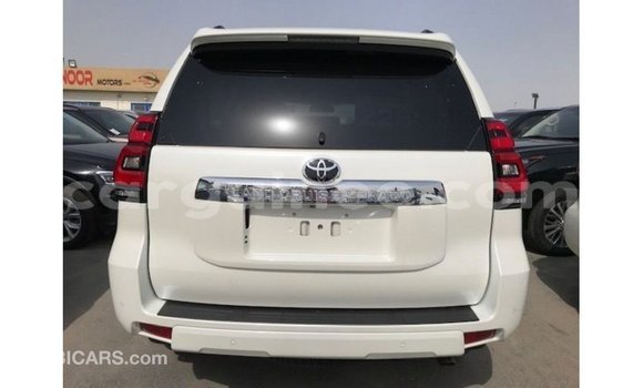 Acheter Import Voiture Toyota Prado Blanc à Import - Dubai, Conakry Acheter Import Voiture Toyota Prado Blanc à Import - Dubai, Conakry