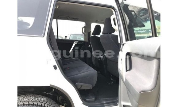 Acheter Import Voiture Toyota Prado Blanc à Import - Dubai, Conakry Acheter Import Voiture Toyota Prado Blanc à Import - Dubai, Conakry