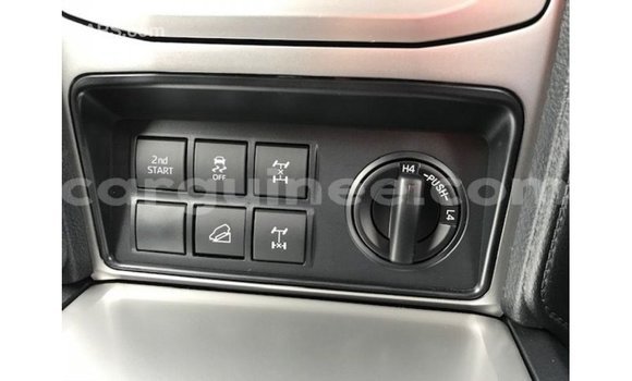Acheter Import Voiture Toyota Prado Blanc à Import - Dubai, Conakry Acheter Import Voiture Toyota Prado Blanc à Import - Dubai, Conakry