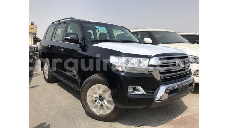 Big with watermark toyota land cruiser conakry import dubai 4654