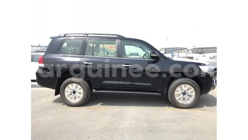 Big with watermark toyota land cruiser conakry import dubai 4654