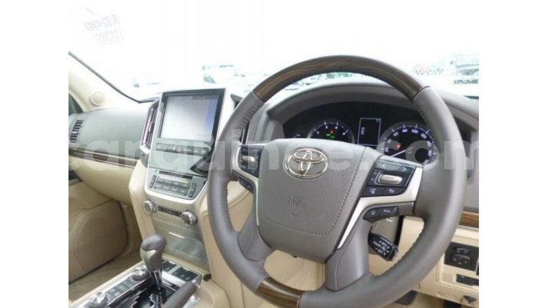 Big with watermark toyota land cruiser conakry import dubai 4656