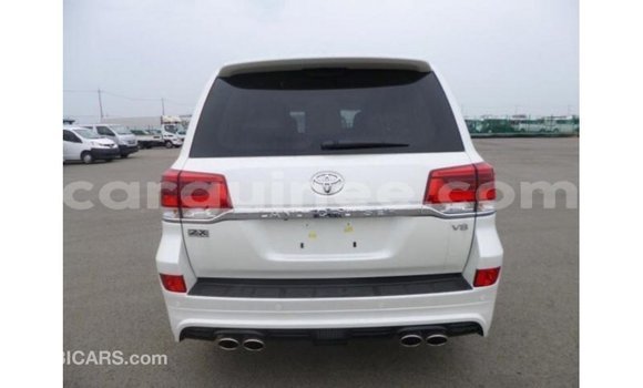 Buy Import Toyota Land Cruiser White Car in Import - Dubai in Conakry Buy Import Toyota Land Cruiser White Car in Import - Dubai in Conakry