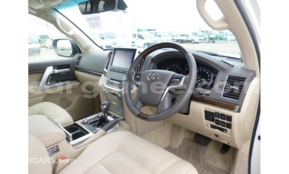 Buy Import Toyota Land Cruiser White Car in Import - Dubai in Conakry Buy Import Toyota Land Cruiser White Car in Import - Dubai in Conakry