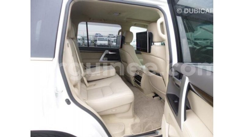 Big with watermark toyota land cruiser conakry import dubai 4656