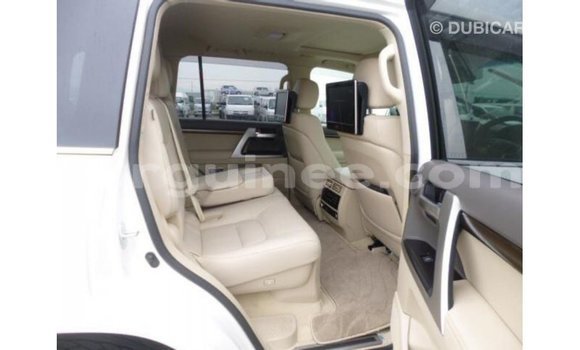 Buy Import Toyota Land Cruiser White Car in Import - Dubai in Conakry Buy Import Toyota Land Cruiser White Car in Import - Dubai in Conakry