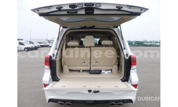 Buy Import Toyota Land Cruiser White Car in Import - Dubai in Conakry Buy Import Toyota Land Cruiser White Car in Import - Dubai in Conakry