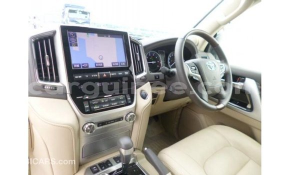 Buy Import Toyota Land Cruiser White Car in Import - Dubai in Conakry Buy Import Toyota Land Cruiser White Car in Import - Dubai in Conakry