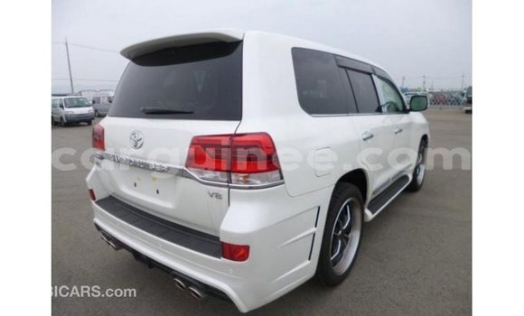 Buy Import Toyota Land Cruiser White Car in Import - Dubai in Conakry Buy Import Toyota Land Cruiser White Car in Import - Dubai in Conakry