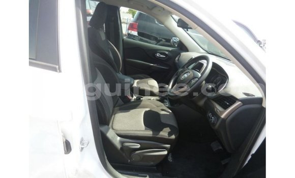 Buy Import Jeep Cherokee White Car in Import - Dubai in Conakry Buy Import Jeep Cherokee White Car in Import - Dubai in Conakry