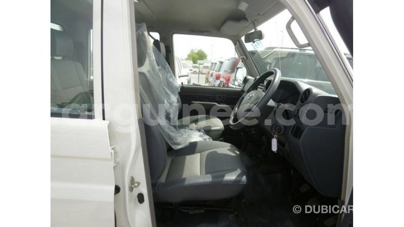 Big with watermark toyota land cruiser conakry import dubai 4684