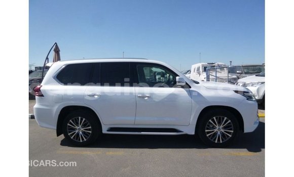 Acheter Import Voiture Lexus LX Blanc à Import - Dubai, Conakry Acheter Import Voiture Lexus LX Blanc à Import - Dubai, Conakry