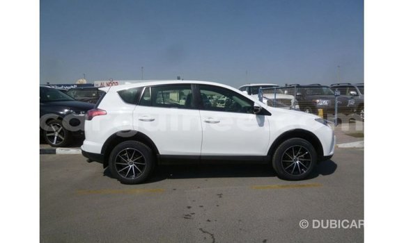 Acheter Import Voiture Toyota 4Runner Blanc à Import - Dubai, Conakry Acheter Import Voiture Toyota 4Runner Blanc à Import - Dubai, Conakry