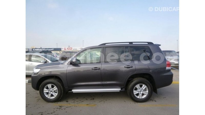 Big with watermark toyota land cruiser conakry import dubai 4697