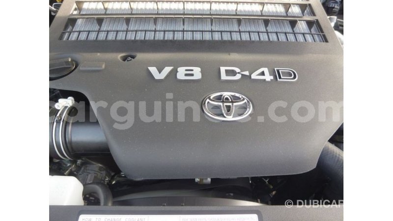 Big with watermark toyota land cruiser conakry import dubai 4697