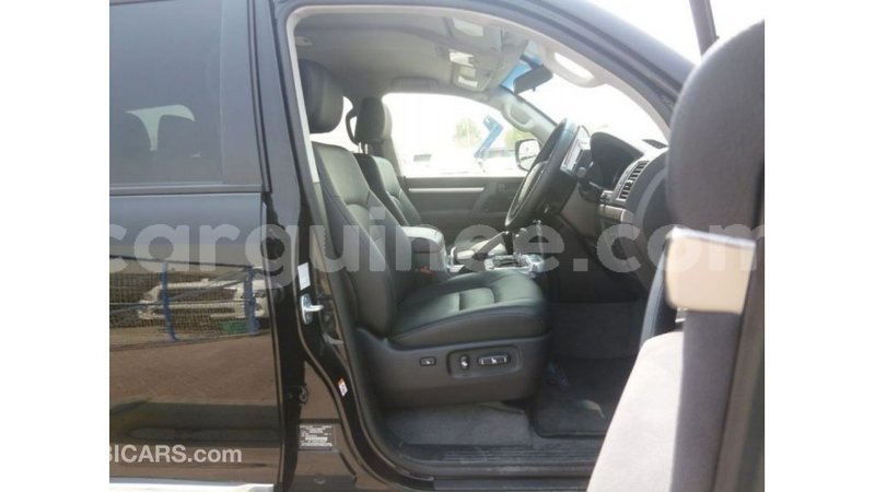 Big with watermark toyota land cruiser conakry import dubai 4698