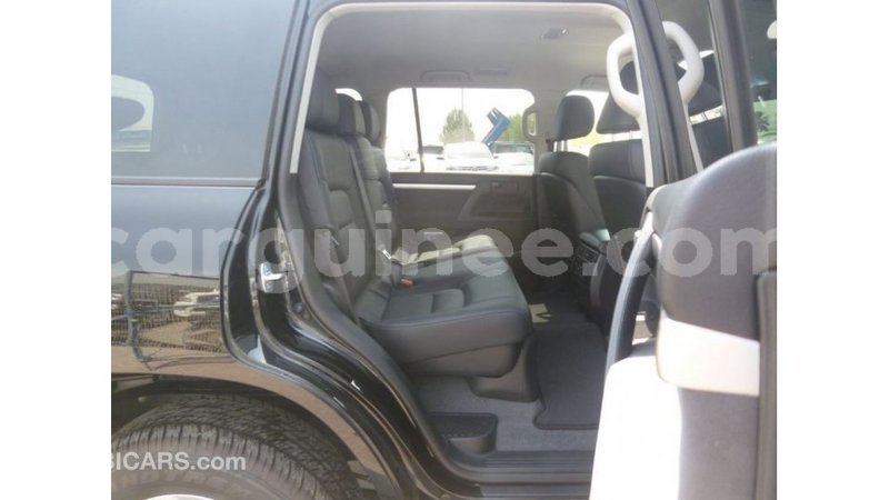 Big with watermark toyota land cruiser conakry import dubai 4698