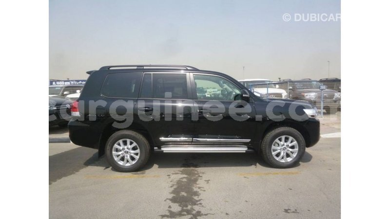 Big with watermark toyota land cruiser conakry import dubai 4698