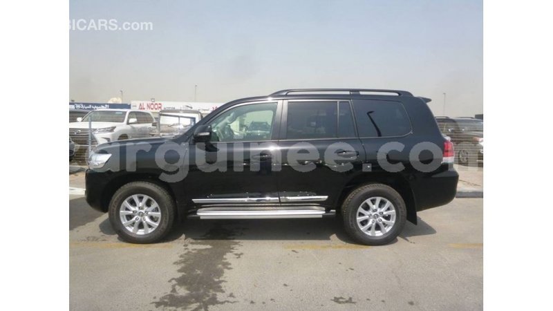 Big with watermark toyota land cruiser conakry import dubai 4698