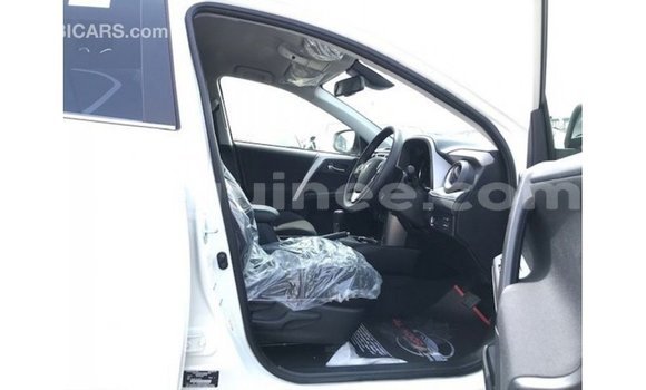 Buy Import Toyota 4Runner White Car in Import - Dubai in Conakry Buy Import Toyota 4Runner White Car in Import - Dubai in Conakry