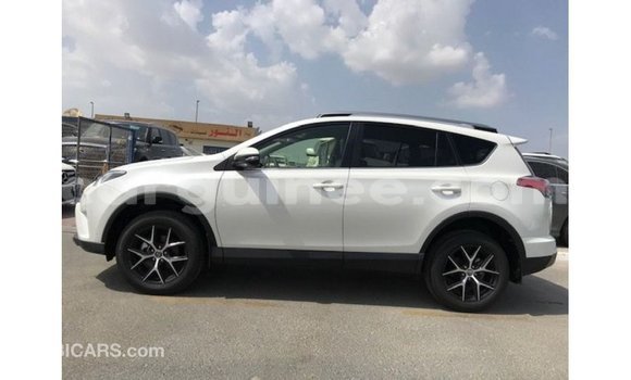 Buy Import Toyota 4Runner White Car in Import - Dubai in Conakry Buy Import Toyota 4Runner White Car in Import - Dubai in Conakry