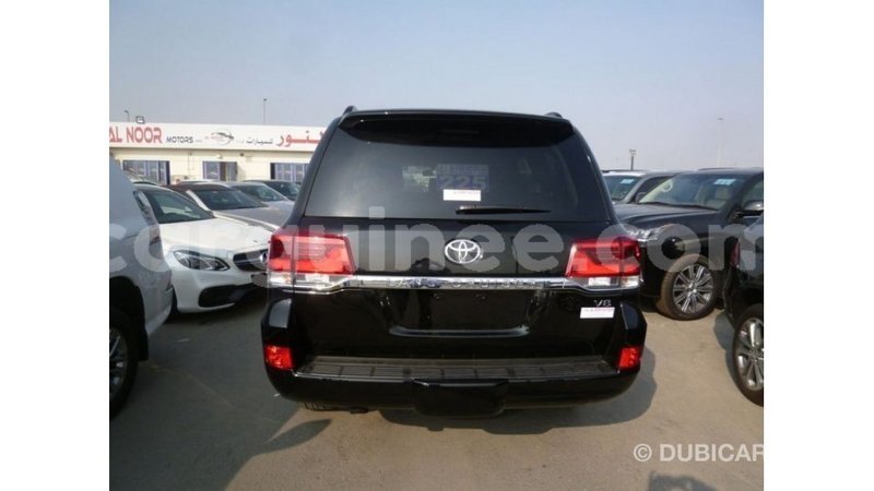 Big with watermark toyota land cruiser conakry import dubai 4700