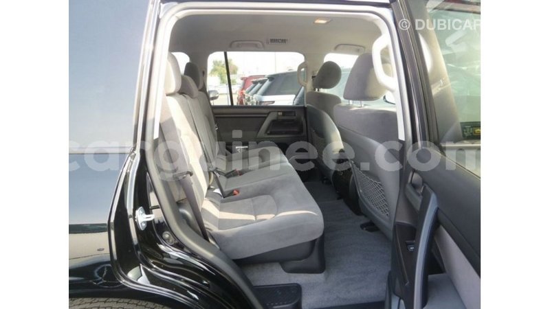 Big with watermark toyota land cruiser conakry import dubai 4700