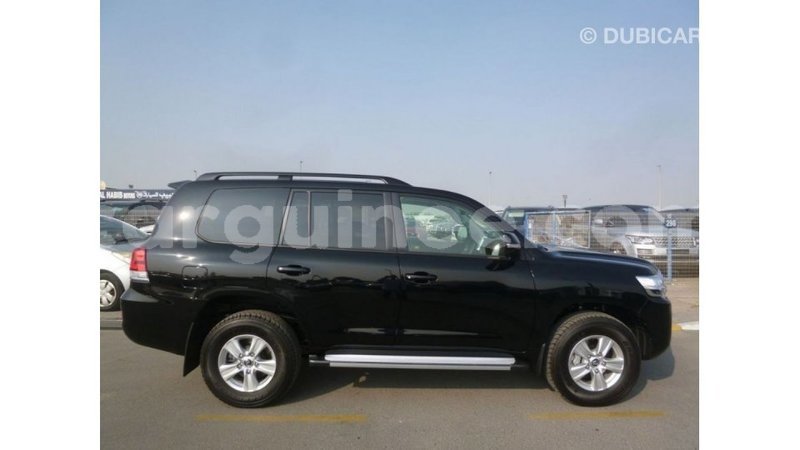 Big with watermark toyota land cruiser conakry import dubai 4700