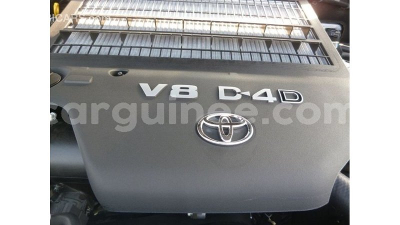 Big with watermark toyota land cruiser conakry import dubai 4700