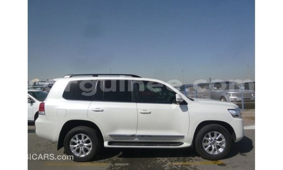 Buy Import Toyota Land Cruiser White Car in Import - Dubai in Conakry Buy Import Toyota Land Cruiser White Car in Import - Dubai in Conakry