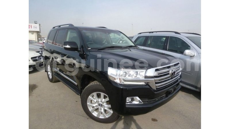 Big with watermark toyota land cruiser conakry import dubai 4705