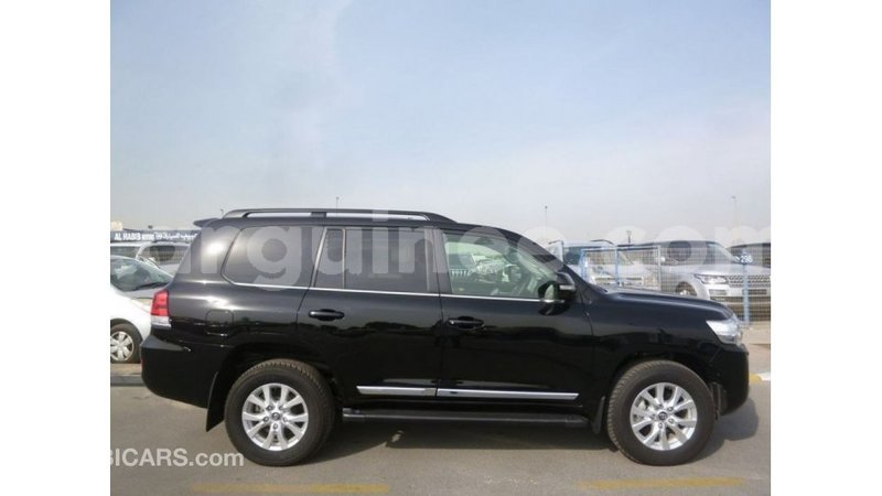 Big with watermark toyota land cruiser conakry import dubai 4705