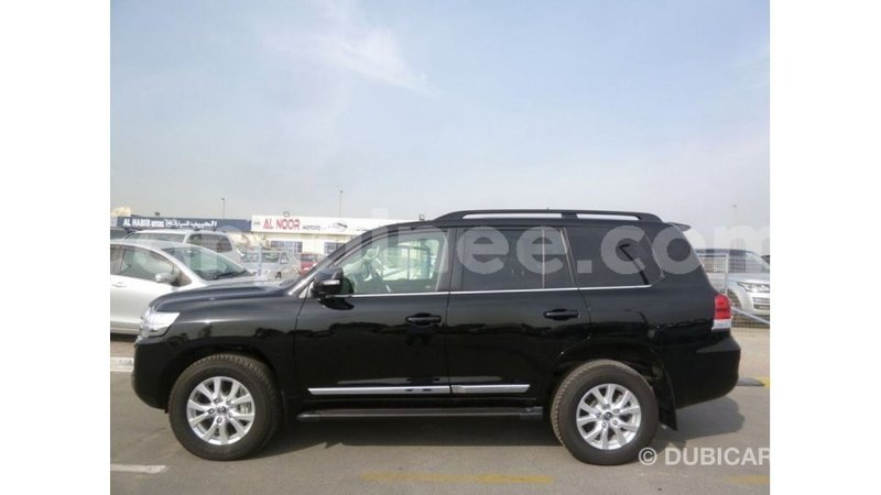 Big with watermark toyota land cruiser conakry import dubai 4705