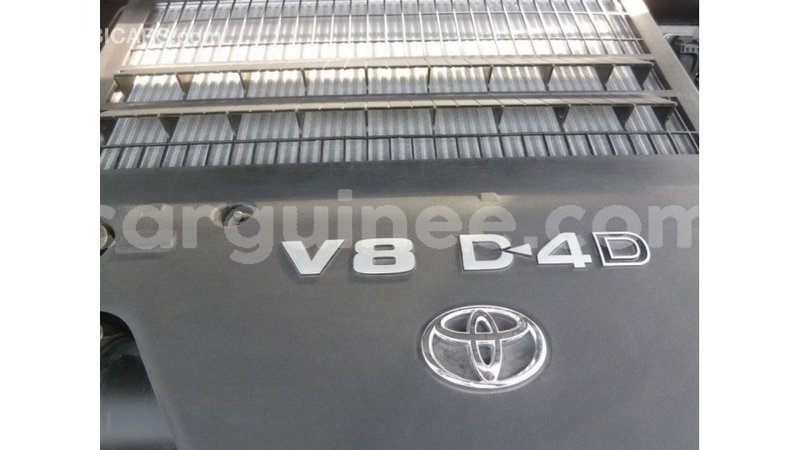 Big with watermark toyota land cruiser conakry import dubai 4705