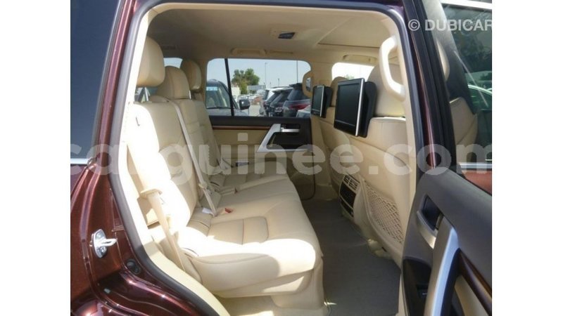 Big with watermark toyota land cruiser conakry import dubai 4706