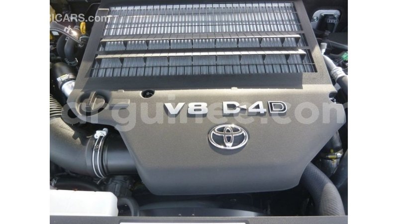 Big with watermark toyota land cruiser conakry import dubai 4706