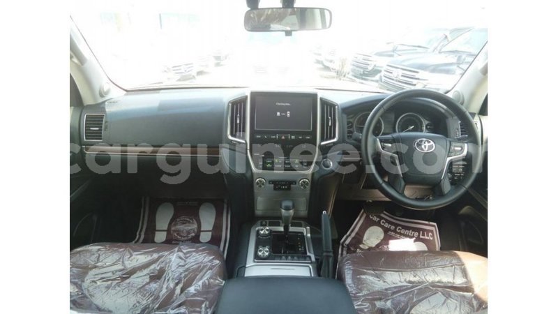 Big with watermark toyota land cruiser conakry import dubai 4708