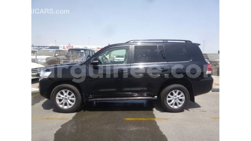 Big with watermark toyota land cruiser conakry import dubai 4708