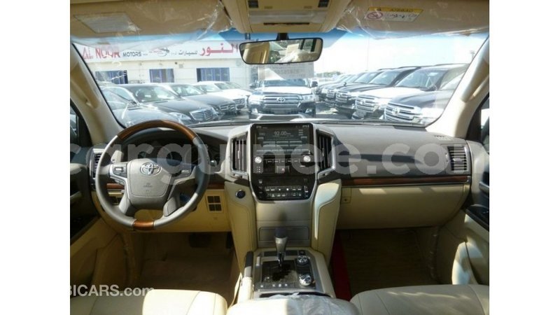 Big with watermark toyota land cruiser conakry import dubai 4709